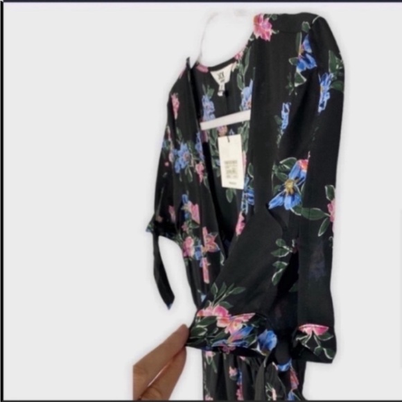 BB-Dakota Falling for Me Printed CDC Midi Dress with Sleeve Ties Black S… - Picture 3 of 6